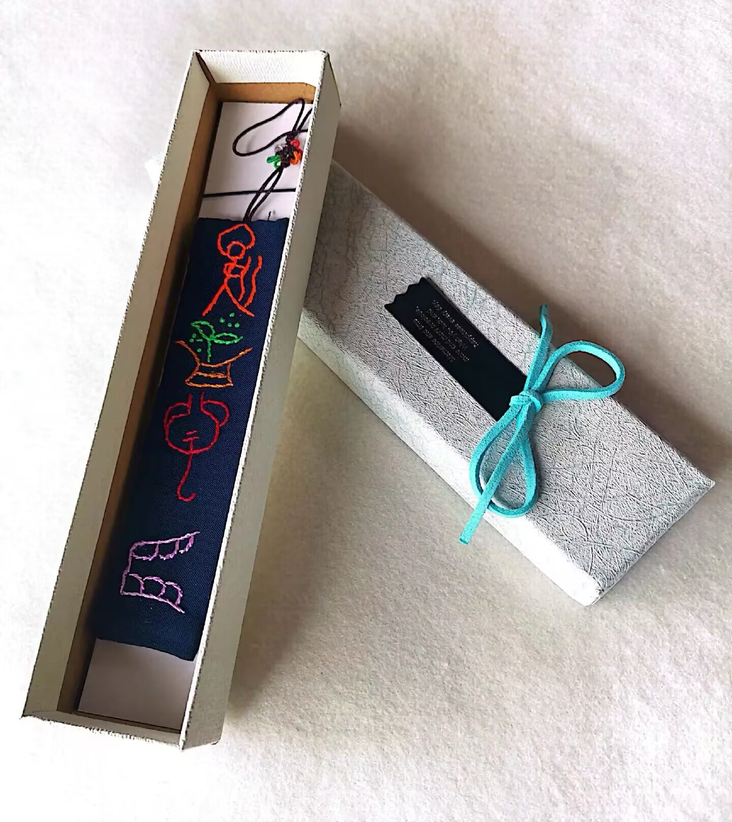 【文创产品】东巴文刺绣书签